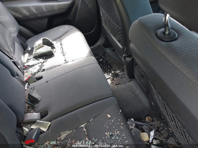 2011 Kia Sorento Lx VIN: 5XYKT4A19BG087070 Lot: 39664127