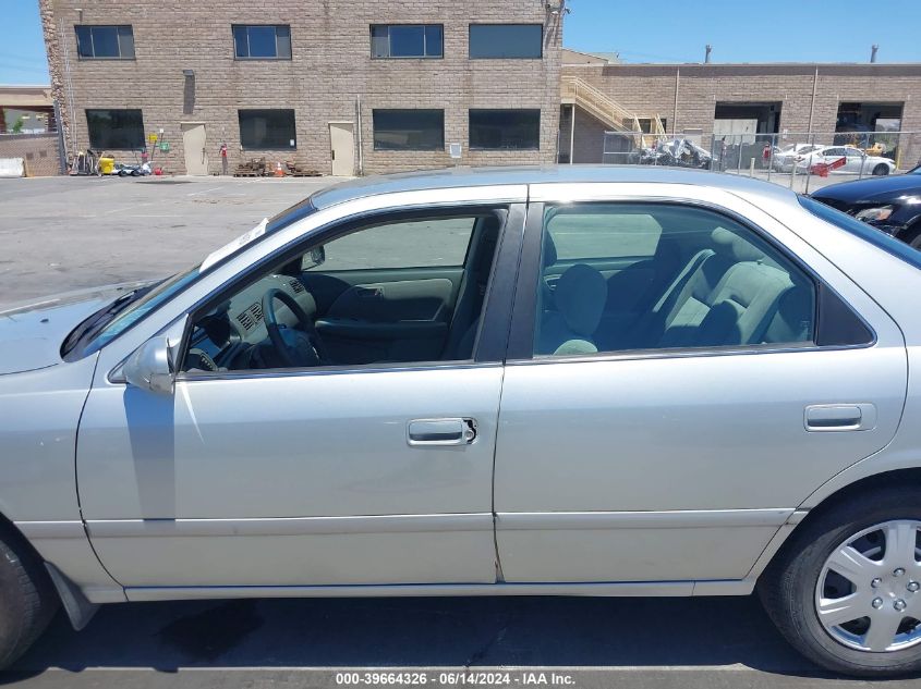 2000 Toyota Camry Le VIN: JT2BG22K7Y0527679 Lot: 39664326