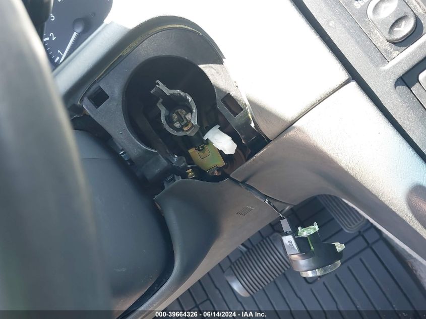 2000 Toyota Camry Le VIN: JT2BG22K7Y0527679 Lot: 39664326