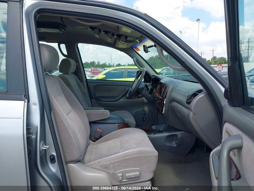 2003 Toyota Sequoia Sr5 V8 VIN: 5TDZT34AX3S175537 Lot: 39664325