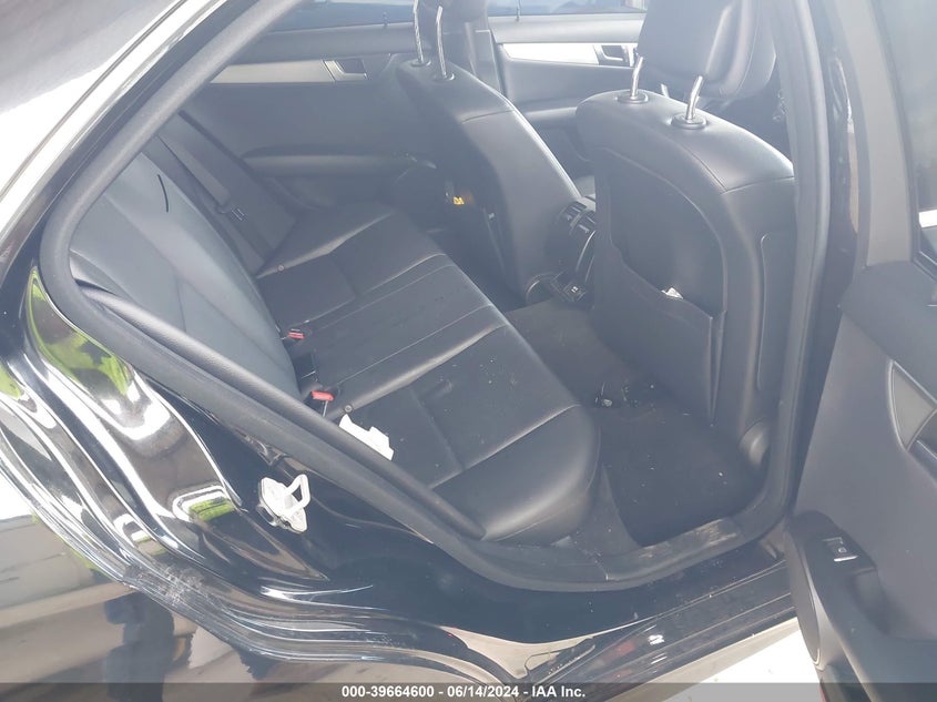 2014 Mercedes-Benz C 300 Luxury 4Matic/Sport 4Matic VIN: WDDGF8ABXEA935920 Lot: 39664600