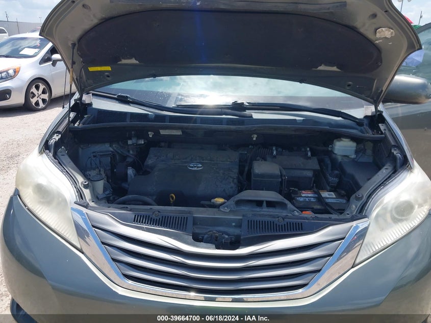 2011 Toyota Sienna Xle V6 VIN: 5TDYK3DC4BS144718 Lot: 39664700