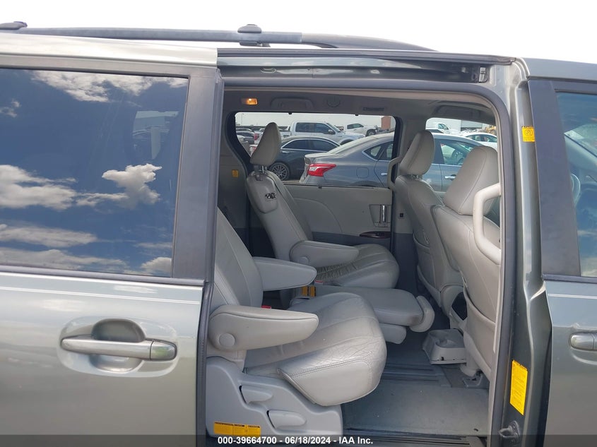 2011 Toyota Sienna Xle V6 VIN: 5TDYK3DC4BS144718 Lot: 39664700