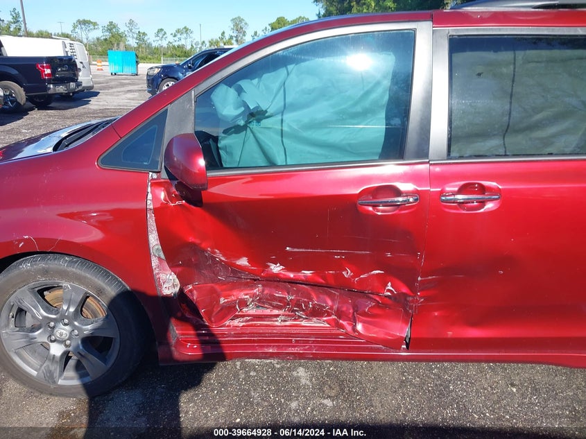 2017 Toyota Sienna Se 8 Passenger VIN: 5TDXZ3DC2HS786659 Lot: 39664928