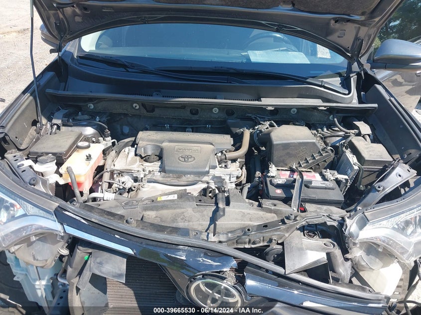 2018 TOYOTA RAV4 XLE - JTMWFREVXJJ747392