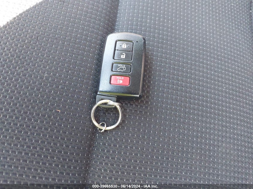 2018 TOYOTA RAV4 XLE - JTMWFREVXJJ747392