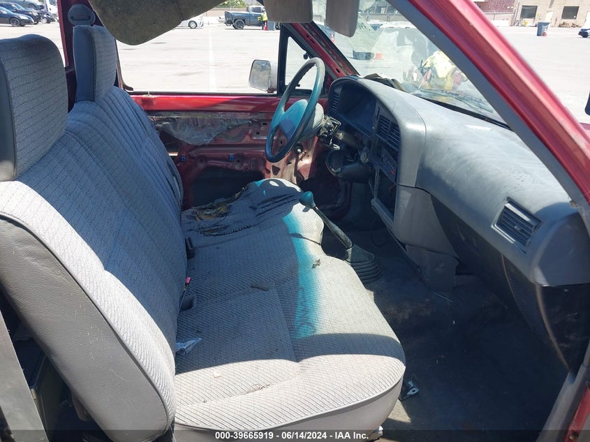 1992 Toyota Pickup 1/2 Ton Sht Wheelbase Dlx VIN: JT4RN81P7N0105337 Lot: 39665919