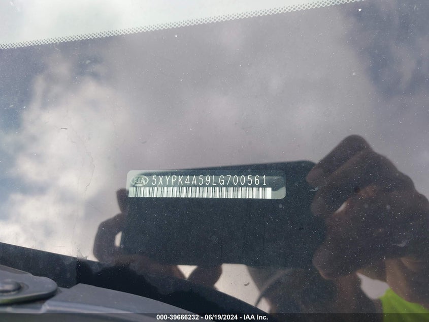 2020 Kia Sorento 3.3L Sx VIN: 5XYPK4A59LG700561 Lot: 39666232