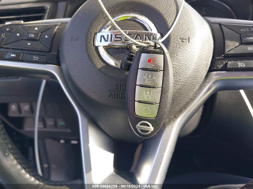 2017 Nissan Rogue Sv VIN: KNMAT2MV9HP606977 Lot: 39666259