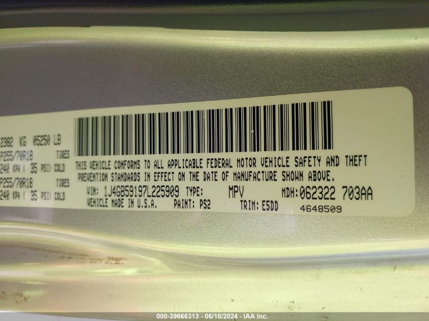 2007 Jeep Wrangler Unlimited Sahara VIN: 1J4GB59197L225909 Lot: 39666313