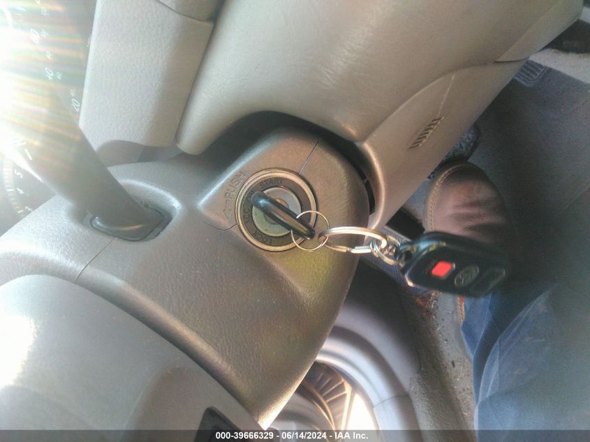 2003 Toyota Camry Le VIN: 4T1BE32K13U652015 Lot: 39666329