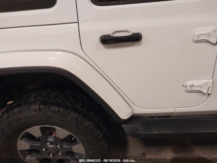 2018 JEEP WRANGLER UNLIMITED SAHARA 4X4 - 1C4HJXEG3JW166588