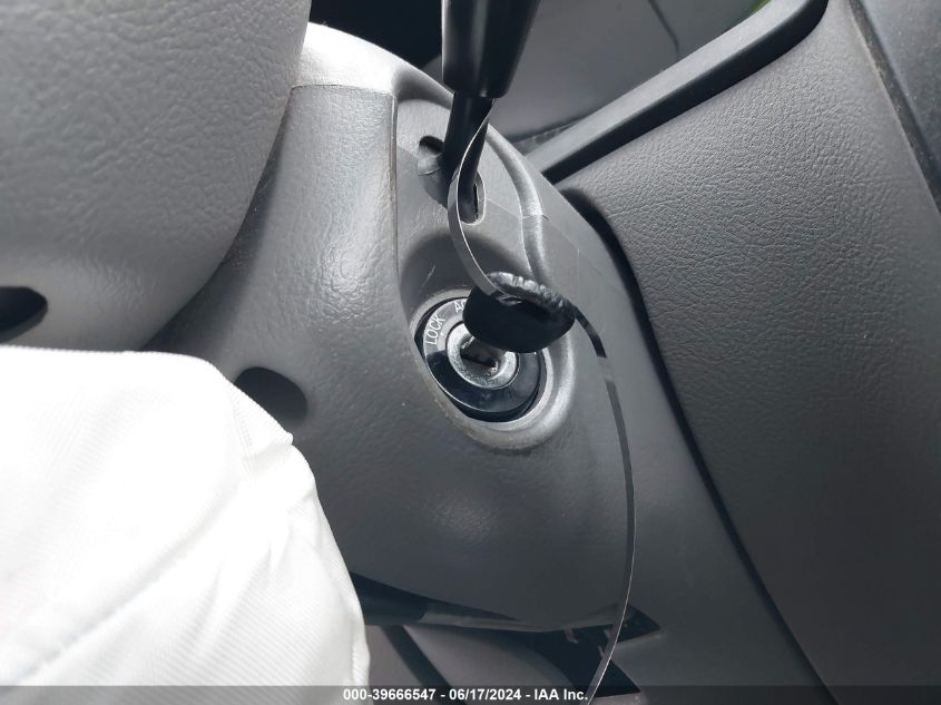 2004 Kia Rio VIN: KNADC125246352858 Lot: 39666547