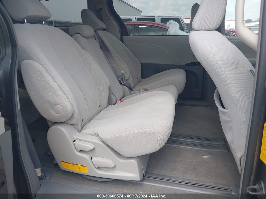 2011 Toyota Sienna Le V6 VIN: 5TDKK3DC7BS167688 Lot: 39666574