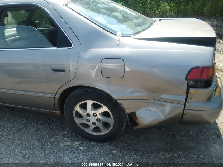 1999 Toyota Camry Le V6 VIN: 4T1BF28K1XU087107 Lot: 39666597