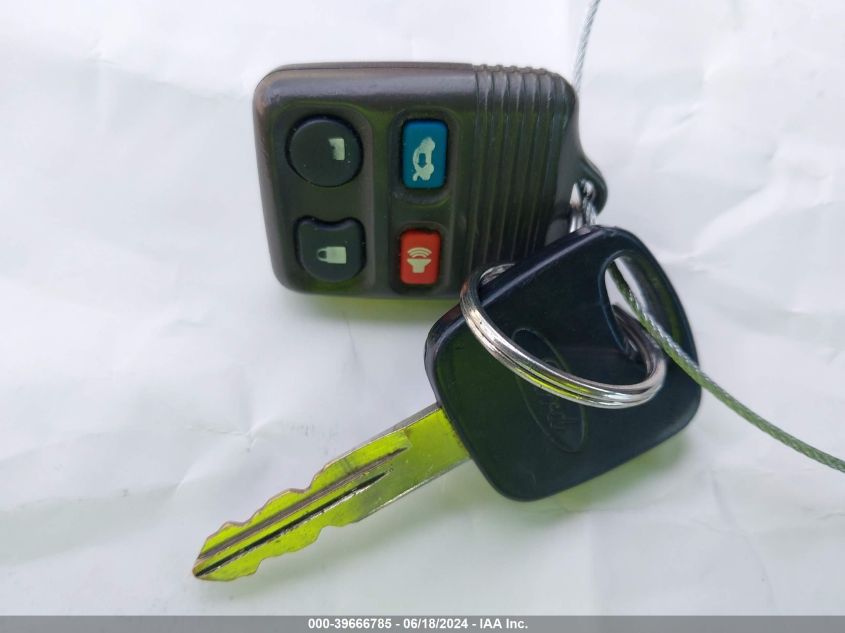 1999 Ford Crown Victoria Lx VIN: 2FAFP74W8XX131112 Lot: 39666785