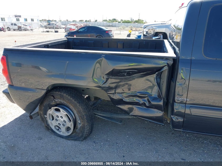 2004 Chevrolet Silverado 1500 Ls VIN: 2GCEC19V741118607 Lot: 39666955