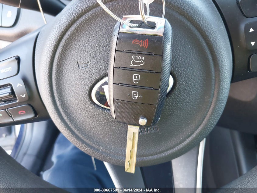 2018 Kia Sorento 3.3L Lx VIN: 5XYPG4A5XJG372663 Lot: 39667501