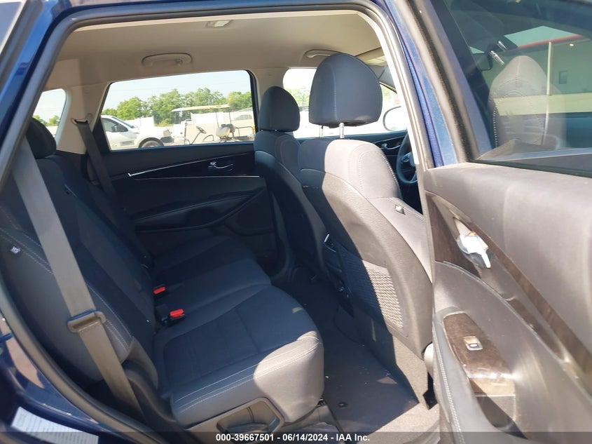 2018 Kia Sorento 3.3L Lx VIN: 5XYPG4A5XJG372663 Lot: 39667501