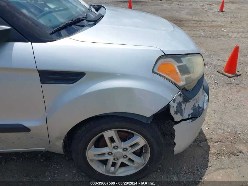 2011 Kia Soul + VIN: KNDJT2A24B7711427 Lot: 39667580