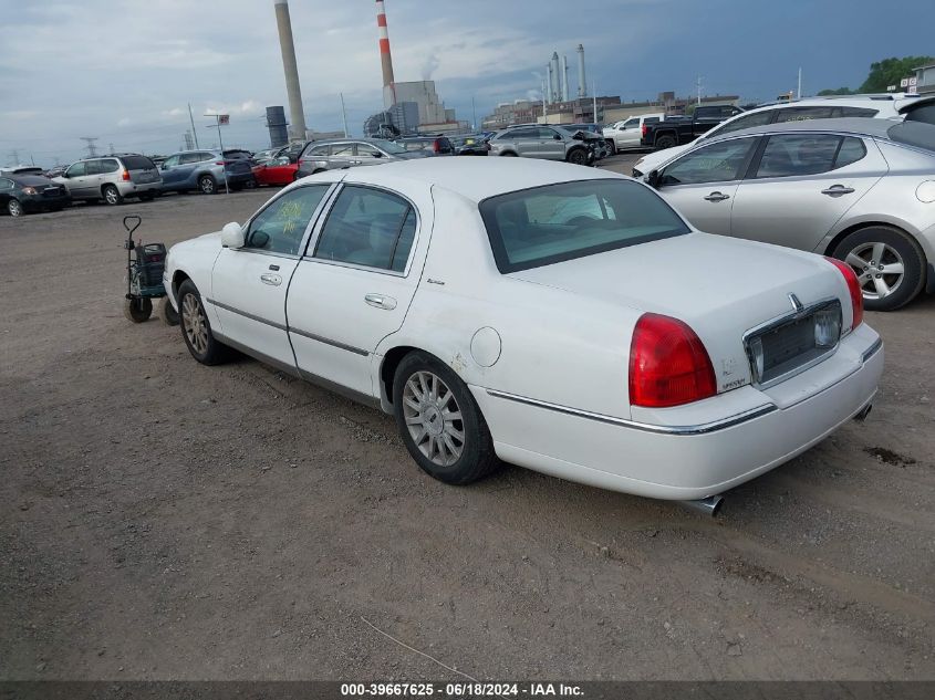 2007 Lincoln Town Car Signature VIN: 1LNHM81VX7Y602928 Lot: 39667625