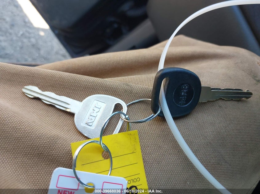 2000 Chevrolet Silverado 1500 VIN: 2GCEK19V3Y1169109 Lot: 39668036