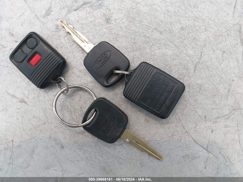 2002 Ford F-150 Lariat/Xlt VIN: 1FTRW08L52KA73330 Lot: 39668161