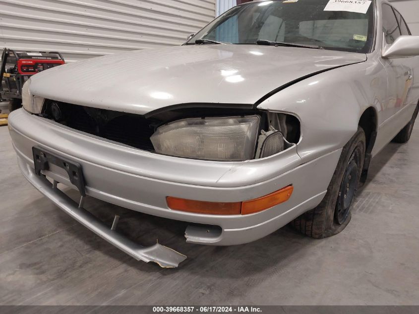 1993 Toyota Camry Le VIN: 4T1SK12E7PU182067 Lot: 39668357