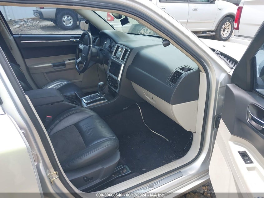 2006 Chrysler 300C Srt8 VIN: 2C3KA73W96H100573 Lot: 39668540