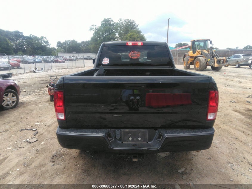 VIN 1C6RR6FG4JS225071 2018 RAM 1500 EXPRESS QUAD CAB 4X2 "64" BOX
