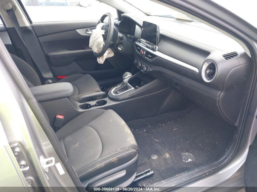 VIN 3KPF24AD8PE631979 2023 KIA FORTE LXS