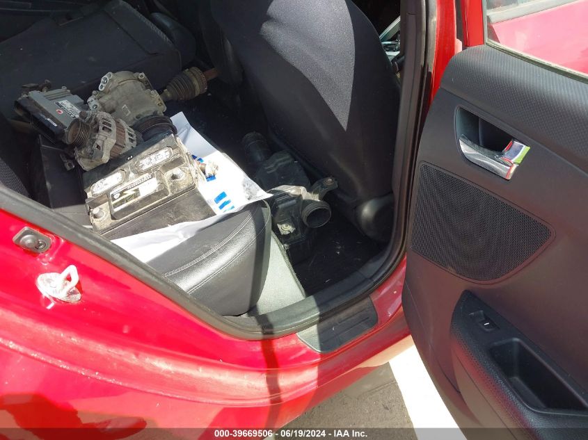 2013 Hyundai Veloster Base W/Black VIN: KMHTC6AD6DU095828 Lot: 39669506