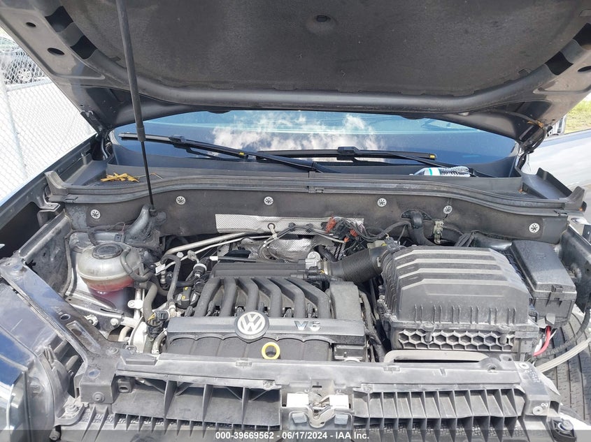 2019 VOLKSWAGEN ATLAS VIN: 1V2DR2CA5KC589005