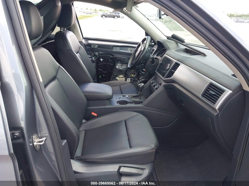 2019 VOLKSWAGEN ATLAS VIN: 1V2DR2CA5KC589005