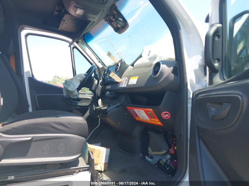 2022 Mercedes-Benz Sprinter 2500 Standard Roof V6 VIN: W1Y4EBVY3NT088282 Lot: 39669591