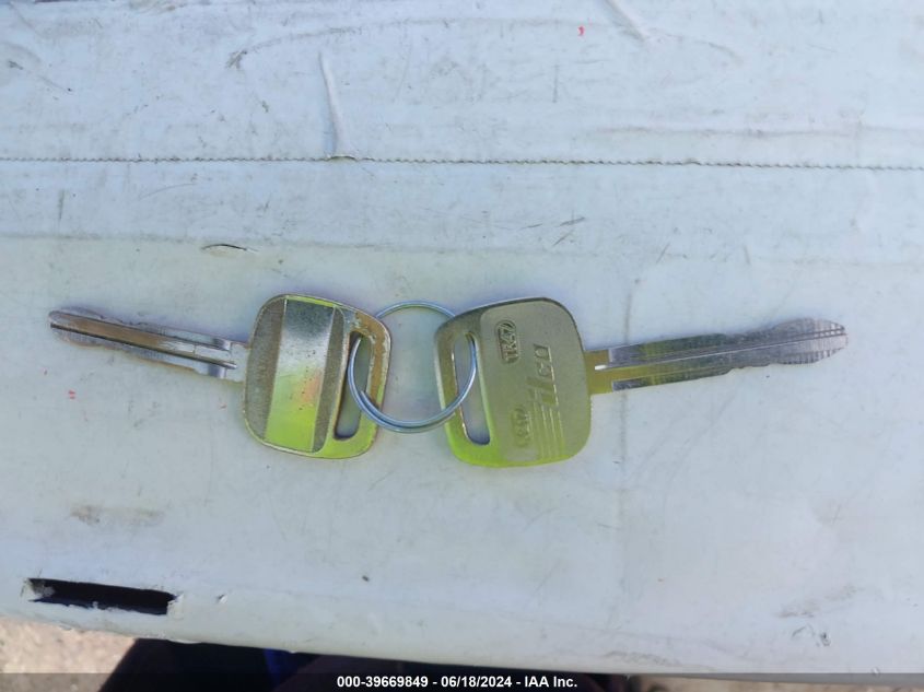 2002 Chevrolet Prizm VIN: 1Y1SK52882Z412647 Lot: 39669849