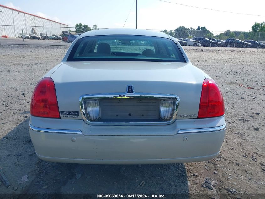 2005 Lincoln Town Car Signature VIN: 1LNHM81WX5Y624353 Lot: 39669874