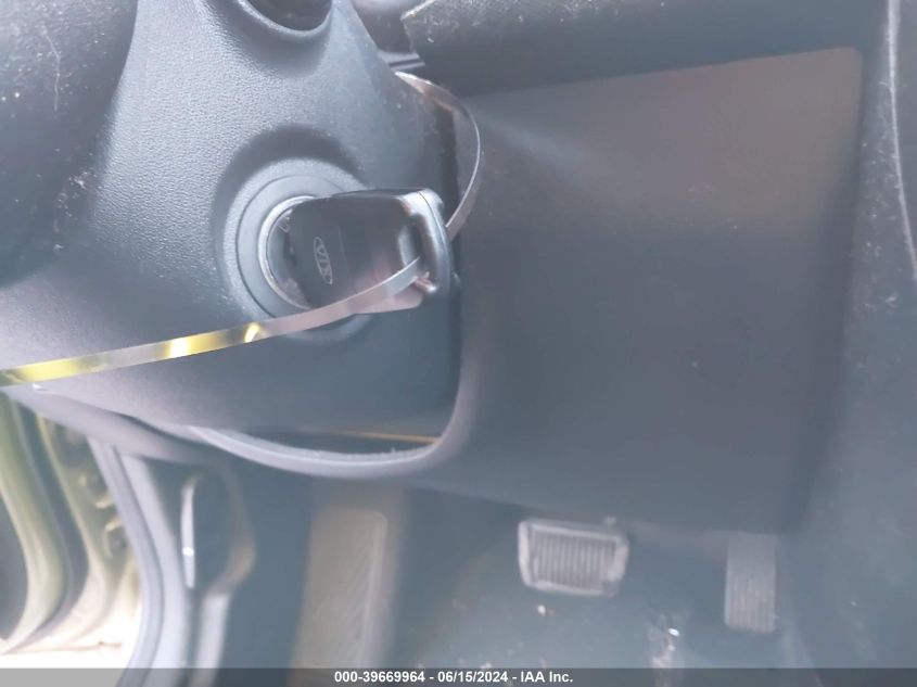 2011 Kia Soul + VIN: KNDJT2A27B7306047 Lot: 39669964