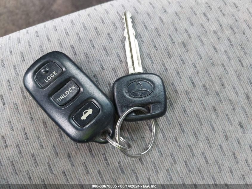 2003 Toyota Camry Le VIN: 4T1BE32KX3U700580 Lot: 39670085