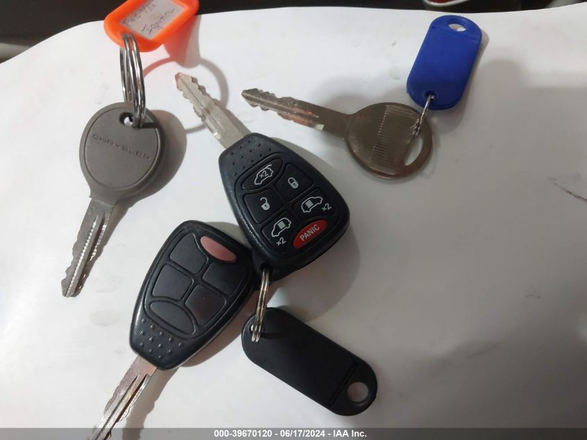 2005 Chrysler Town & Country Touring VIN: 2C4GP54LX5R269325 Lot: 39670120