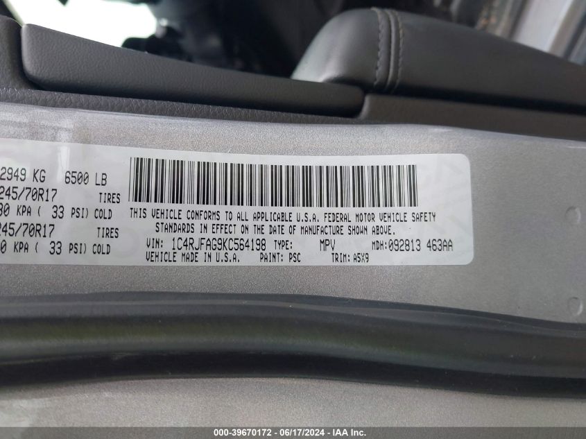 2019 Jeep Grand Cherokee Laredo E 4X4 VIN: 1C4RJFAG9KC564198 Lot: 39670172