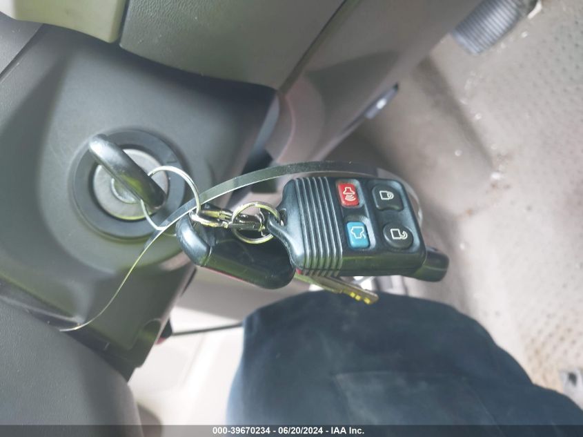 2008 Ford Focus Se/Ses VIN: 1FAHP35N78W210372 Lot: 39670234