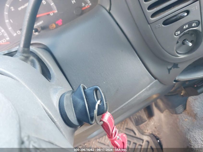 2002 Ford F-150 Lariat/Xlt VIN: 1FTRW08L62KD88329 Lot: 39670262