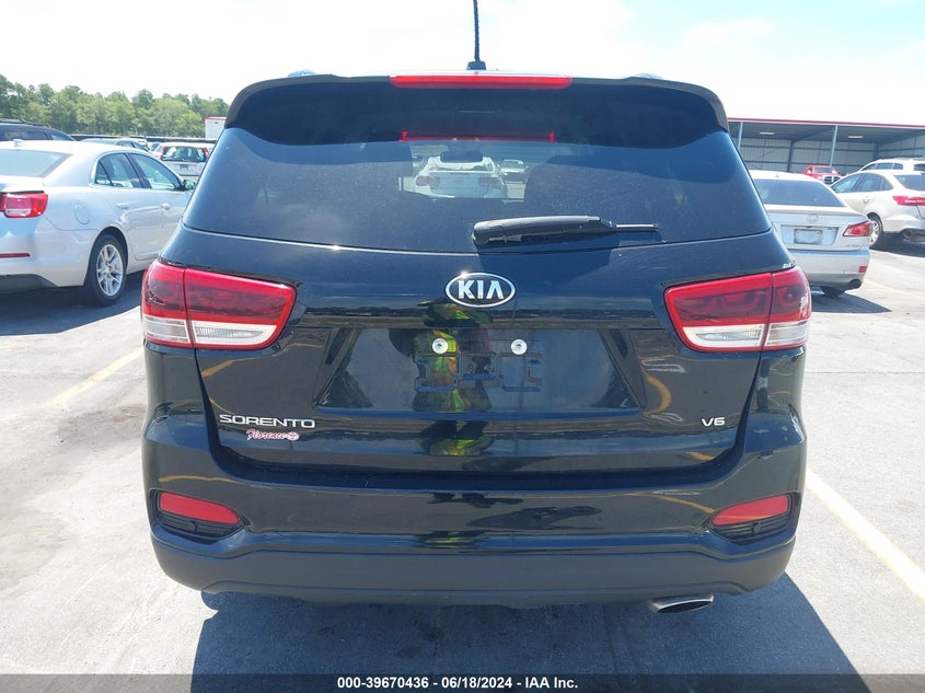 2019 Kia Sorento 3.3L S VIN: 5XYPGDA56KG586454 Lot: 39670436
