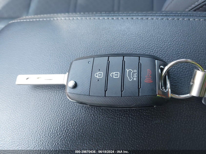 2019 Kia Sorento 3.3L S VIN: 5XYPGDA56KG586454 Lot: 39670436