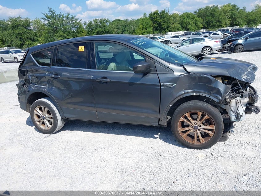 VIN 1FMCU0G93HUB46687 2017 FORD ESCAPE SE