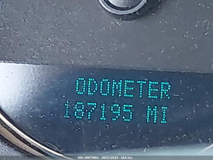 2008 Chevrolet Suburban 1500 C1500 Ls VIN: 1GNFC16J38R131428 Lot: 39670663