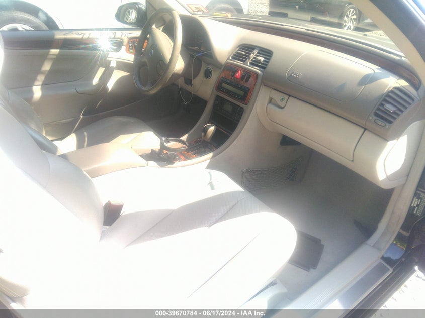 2003 Mercedes-Benz Clk 320 VIN: WDBLK65G83T142839 Lot: 39670784