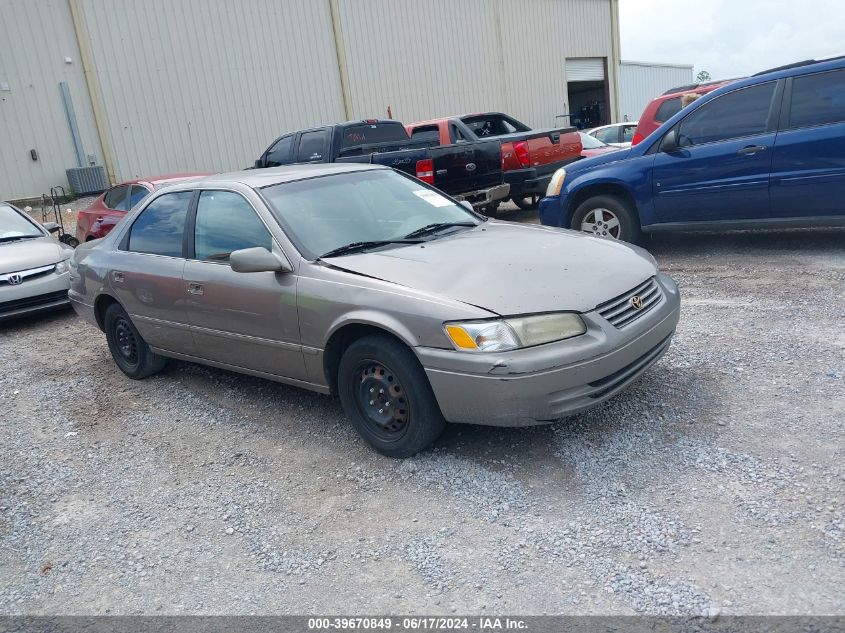 1999 Toyota Camry Le VIN: 4T1BG28K8XU914484 Lot: 39670849