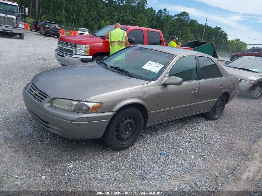 1999 Toyota Camry Le VIN: 4T1BG28K8XU914484 Lot: 39670849